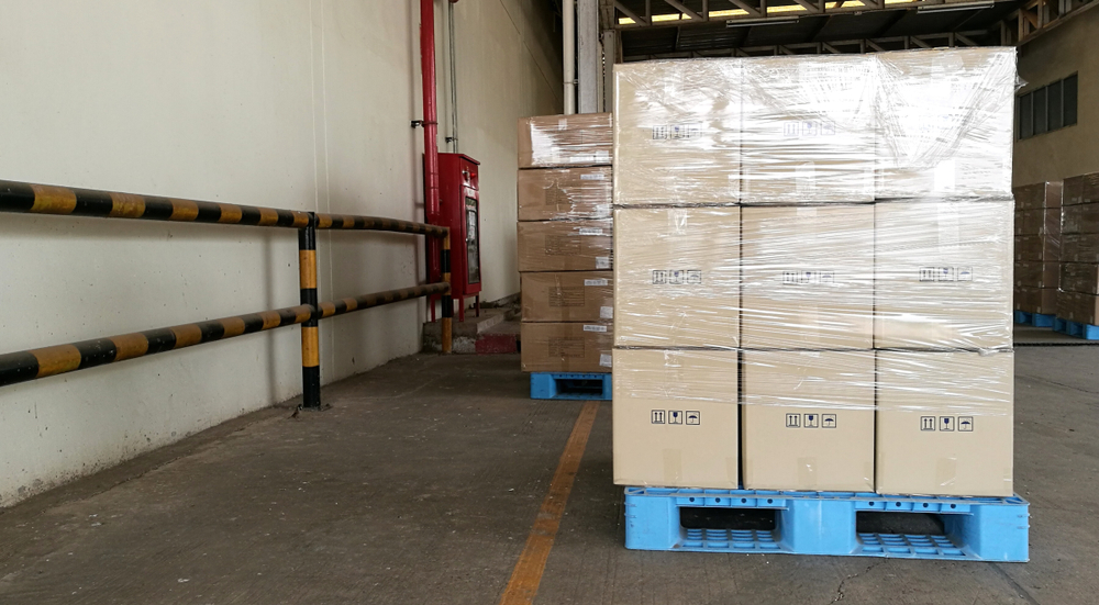 Wrap,box,on,pallet,before,shipping,to,costomer,that,easily